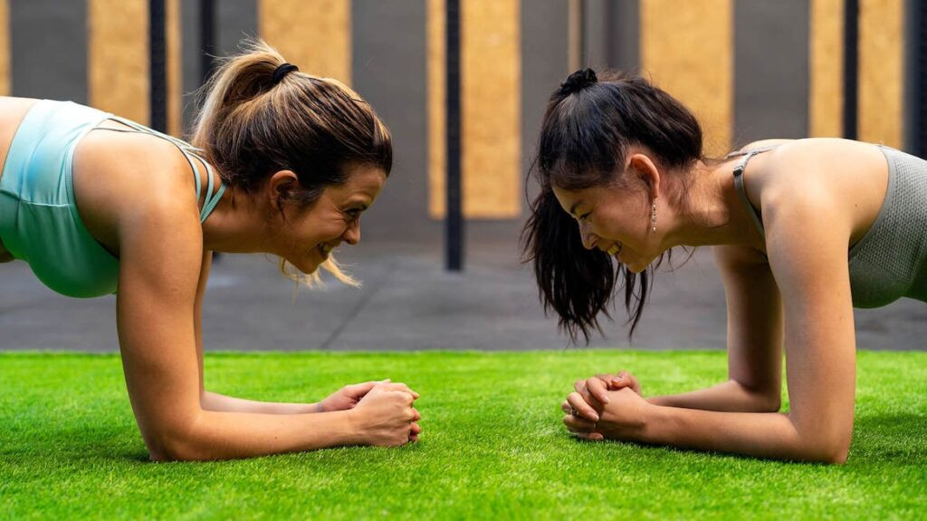 healthy habits two people plank exercise